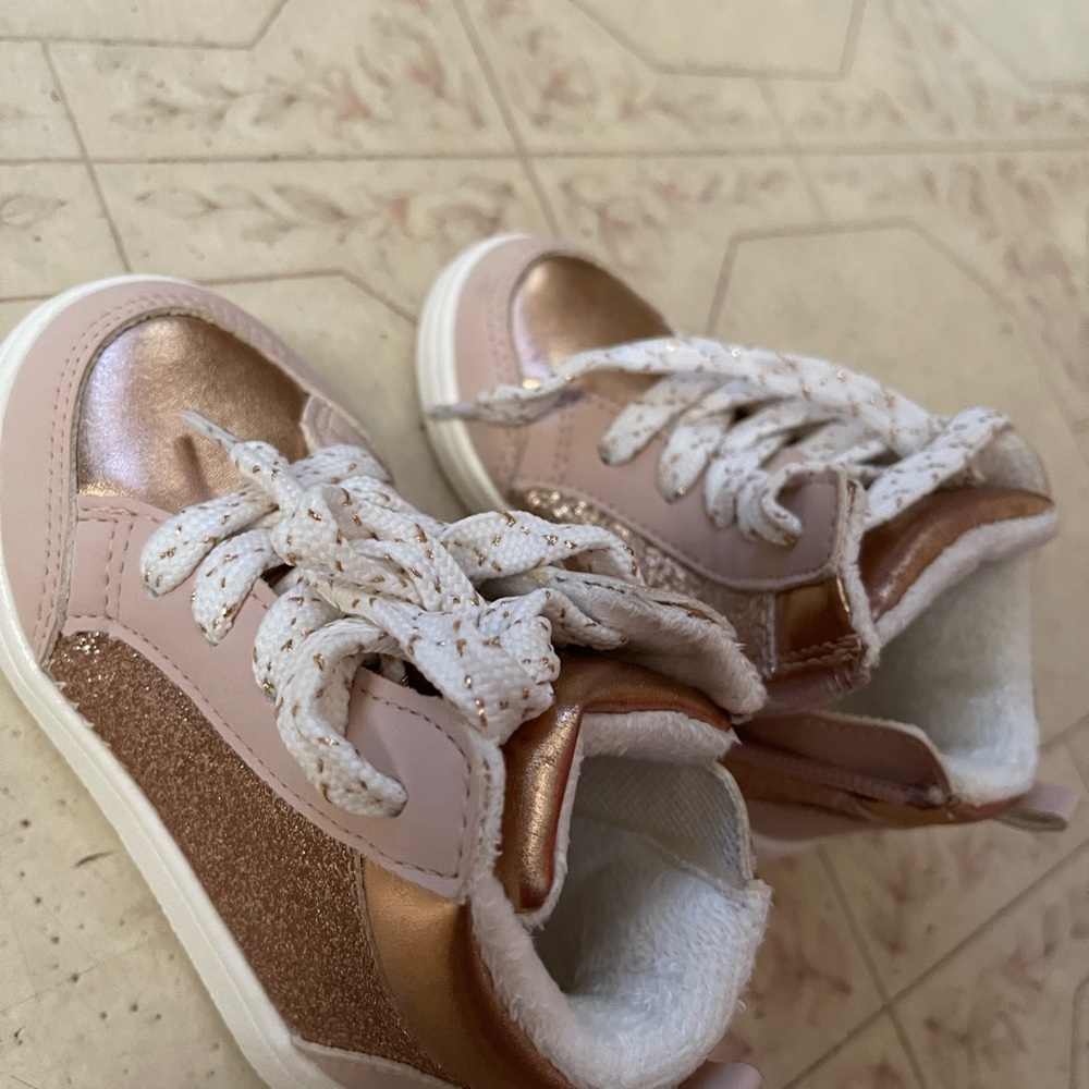 Pink color shoes for girl